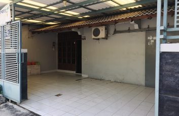 Rumah di Solo Baru